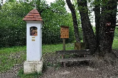 Breitenfurt Baumgruppe Mit Marterl 7504