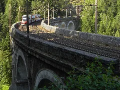 Breitenstein Semmeringbahn Regionalzug Auf Dem Viadukt Kalte Rinne Vor Einfahrt In Den Pollerostunnel