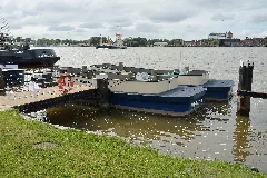 Brunsbüttel, Festmacherboote Nik 2637