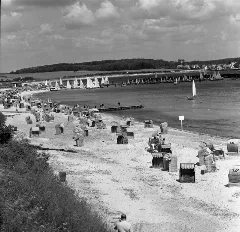 Bundesarchiv B 145 Bild F010790 0004, Kieler Bucht, Strand In Kiel Schilksee