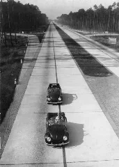 Bundesarchiv Bild 146 1979 025 30A, Reichsautobahn Mit Zwei Kdf Wagen