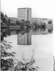 Bundesarchiv Bild 183 B0824 0003 005, Dessau, Wohnhochhaus