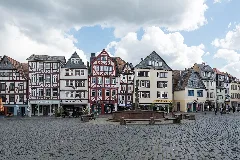 Butzbach, Marktplatz, Südseite 20160428 001