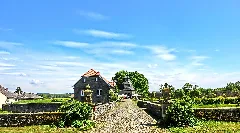 Das Schloss Gesmold ( Blick In Richtung Torgebäude).. Panoramio