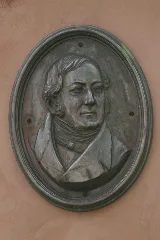 Denkmal Erbach Medaillon Knapp