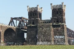 Duisburg Hochfelder Eisenbahnbrücke Alter Brückenpfeiler