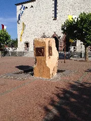 Edith Stein Stehle Vor Der St. Laurentius Kirche In Schifferstadt