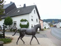 Eingang Zum Brunnen Und Skulpturenpark, Niederprum Geo.hlipp.de 6167