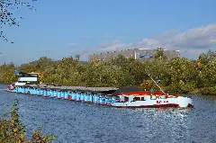 Even On Sunday Coaltransport At The Saarriver, With A Villeroy And Boch Warehouse Behind Panoramio
