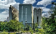 Fabrikation Von Kunststoffen, Firma Vogelsang In Herten An Der A2, Im Hintergrund Die Halde Hoheward Panoramio (1)