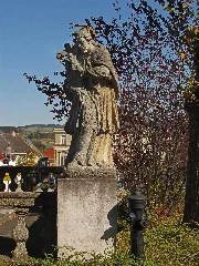 Figurenbildstock Johannes Nepomuk Bei Der Dreifaltigkeitssäule In Waidhofen An Der Thaya