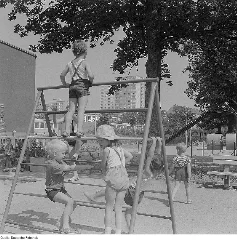 Fotothek Df Ps 0003650 Kinder ^ Kinderbeschäftigungen ^ Spielend