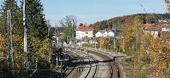 Ger — By – Oberbayern — Lkr. Rosenheim — Gemeinde Bad Endorf — Bad Endorf Ort — Bahnhof Bad Endorf (Oberbay) (Ansicht Von Brücke) Mattes Huawei P30 Pro 2021