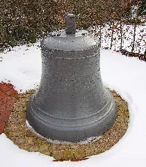 Glocke Vor Der Elisabethkirche In Sachsenhagen Img 5233