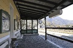 Grünau Ia Aufnahmsgebäude Bahnsteig