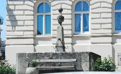 Guentherz 2010 06 05 0113 Eggenburg Rathausstrasse Brunnen