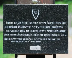 Guentherz 2010 07 17 0107 Semmering Soldatenfriedhof Friedhofskreuz Tafel
