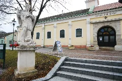 Guentherz 2011 02 19 0041 Laab Im Walde Statue Johannes Nepomuk