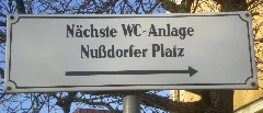 Guentherz 2011 03 08 1209 Wien19 Zahnradbahnstrasse Pissoir Wegweiser