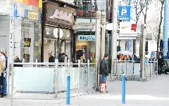 Guentherz 2011 04 02 0020 Wien06 Mariahilferstrasse Beduerfnisanstalt