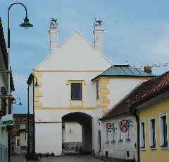 Guentherz 2011 05 01 0042 Maissau Stadttor