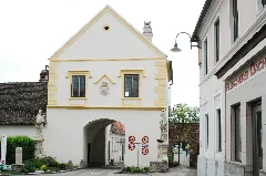 Guentherz 2011 05 01 0051 Maissau Stadttor