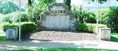 Guentherz 2011 05 07 0002 Wien22 Jazzpark Kriegerdenkmal