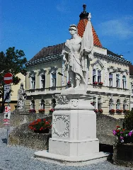 Guentherz 2011 06 04 0055 Langenllois Statue Heiliger Florian