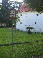 Guteborn, Schlosskapelle, Ostordostansicht Am Nachmittag Mit Schild 'Fürstenstraße Der Wettiner'