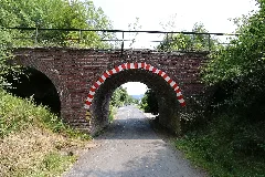 Haiger Eisenbahnbrücke Ziegeleistraße O. Nr. (Kd.he 161976 2 08.2015)