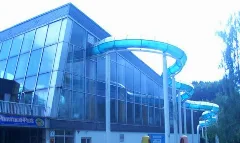 Hallenbadrutsche