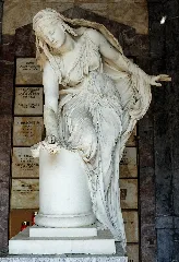 Hauptfriedhof Karlsruhe Bürklin'sches Mausoleum Statue Im Innenraum