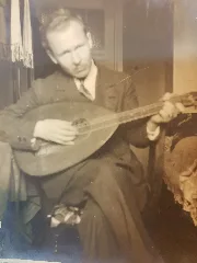 Heidel Mit Instrument