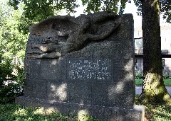 Hellmuth Hirth Denkmal