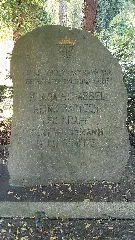 Hennigsdorf Waldfriedhof Gedenkstaette Fuer Deutsche Widerstandskaempfer Detail 2
