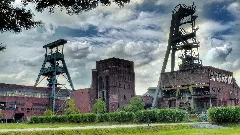 Herten Zeche Ewald , Mittig Der Mächtige Malakowturm, Links Das Doppelbock Fördergerüst Und Rechts Der Schacht 2 Panoramio