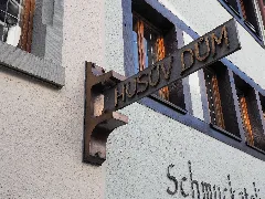 Hinsweisschild Husův Dům