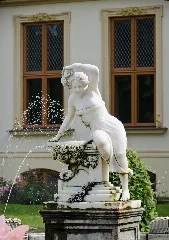 Hohen Schwarfs Brunnen Vor Dem Gutshaus