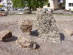 Holzer Konglomerat Brunnen