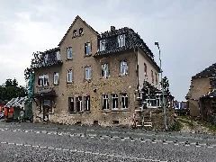 Hotel (Nr. 8) Und Wartehäuschen Der Mülsengrund Bahn Am Nebengebäude (Nr. 6) Dresdner Straße 6; 8