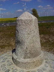Hüselitz, Preußischer Rundsockelstein