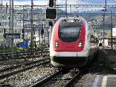 Icn Beim Bahnhof Dietikon 2012 04 20 18 36 26 (P7000)