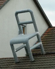 Inoffizieller Maxistuhl In Weil Am Rhein Auf Dem Dach Einer Haustechnikfirma