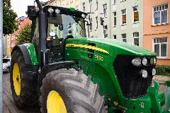 John Deere 7830