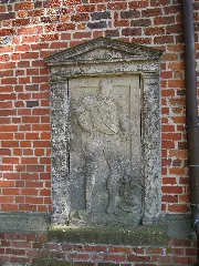 Kirche Zum Heiligen Kreuz Klöden Epitaph Auf Nördlicher Außenseite 1 Westlich Mitte Juni 2022