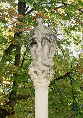 Königstetten Dreifaltigkeitssäule2, Hauptplatz