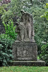 Krefeld, Ehrenmal Traar, 2011 08 Cn 01