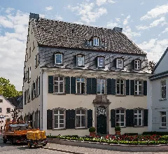 Krefeld, Haus Neuhofs, 2011 08 Cn 02