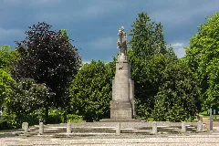 Kriegerdenkmal Nerotal Landscape