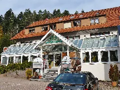 Krippena (Holz Und Krippe Figuren Ausstellung Von Schnitzer Theo Gütermann) Und Hotel Am Hirschpark, Enzklösterle Panoramio